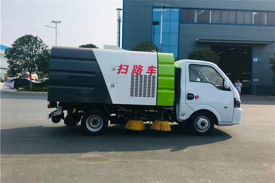高效環(huán)保，城市清潔新選擇——國(guó)六東風(fēng)途逸3方掃路車解析